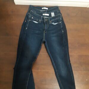 Signature by Levi Strauss & Co. Mid rise skinny